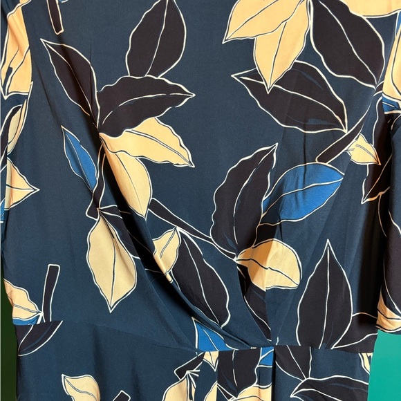 Maggy London Navy Blue and Cream Sheath Dress with Flutter Sleeves - Picture 4 of 6